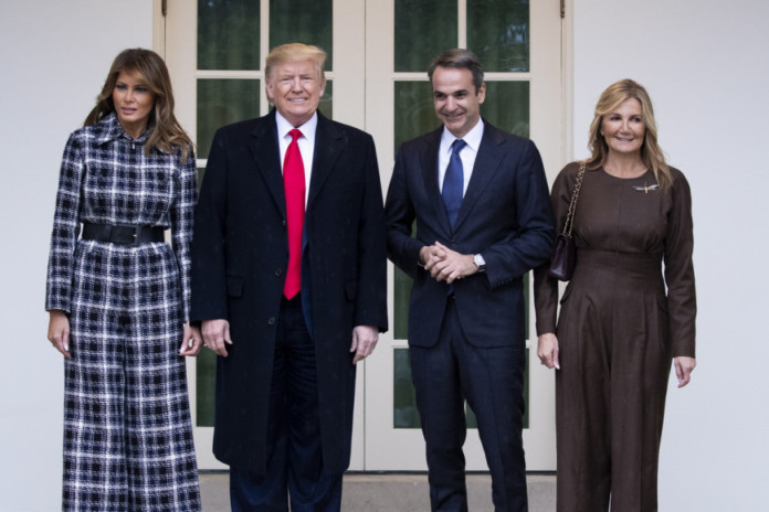 tramp-mitsotakis-sinantisi