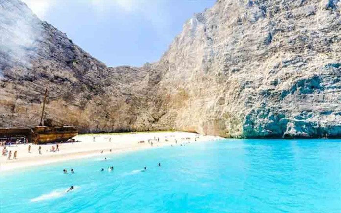 navagio-zakynthou