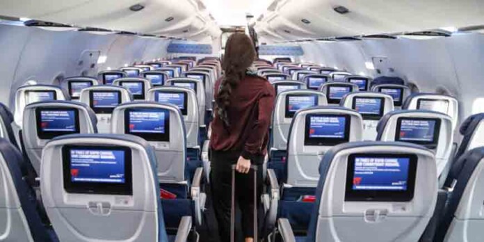 koronoios-gynaika-me-valitsa