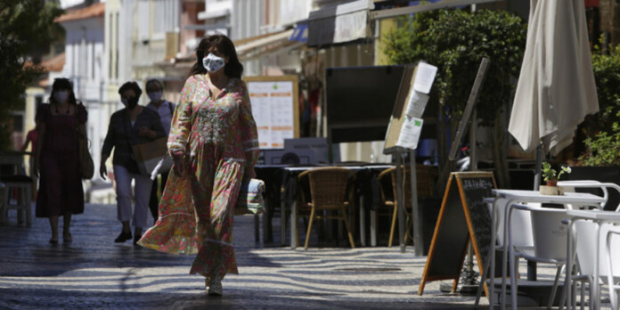 gynaika-me-maska-portogalia