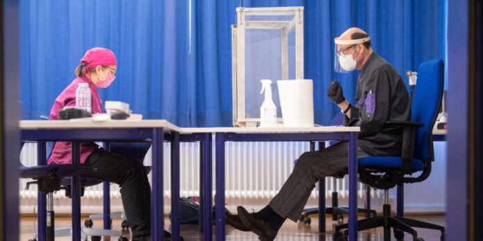 germania-sxoleio-plexiglas