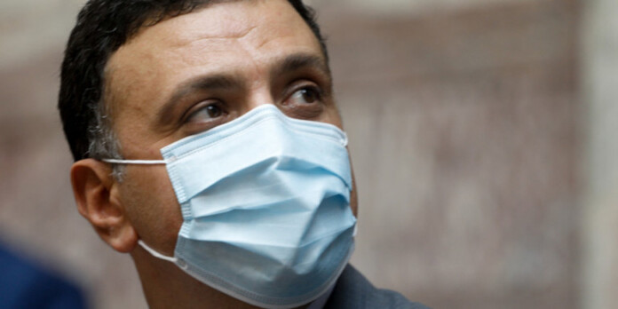 vasilis-kikilias-me-maska-kontino