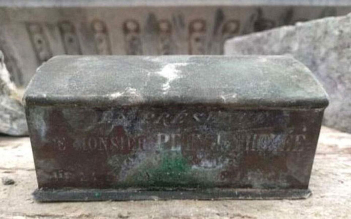 velgio_makavrios-mithos