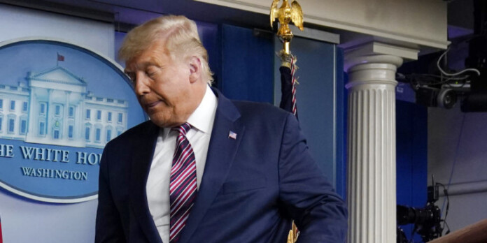 donald-trump-kostoumi-leukos-oikos