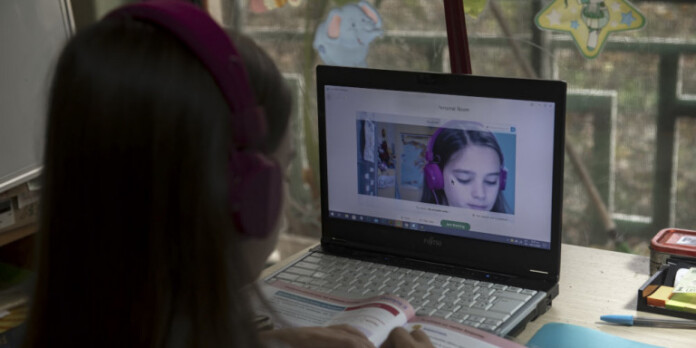 mathitria-upologistis-tilekpaideysi