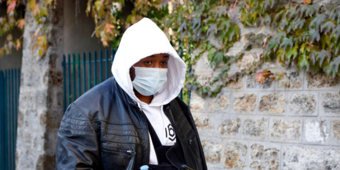 mauros-andras-mousikops-paragwgos-parisi