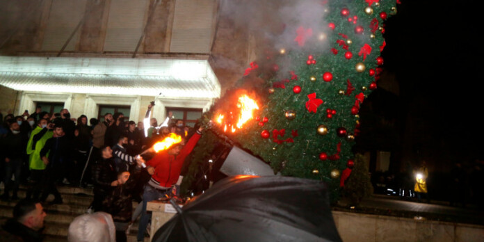 albania-protests-dentro albania-protests-dentro