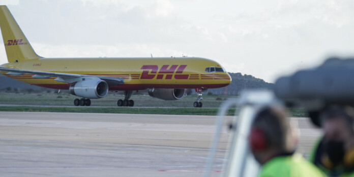 embolio-dhl-aeroplano-sto-elvenizelos