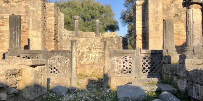 olympia-kolones-glypta