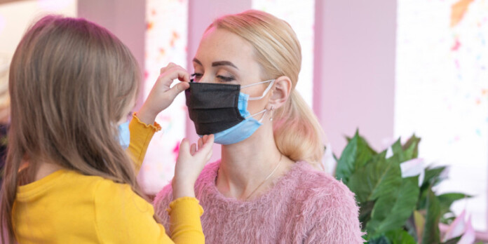 dipli-maska-koronoios