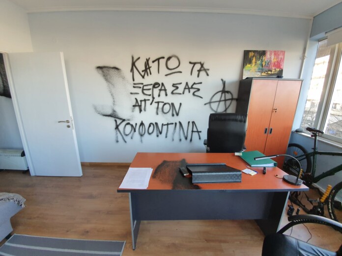 ΑΜΥΡΑΣ ΓΡΑΦΕΙΟ ΒΑΝΔΑΛΙΣΜΟΙ6