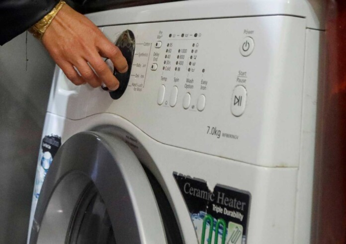 ΠΛΥΝΤΗΡΙΟ ΡΟΥΧΩΝ