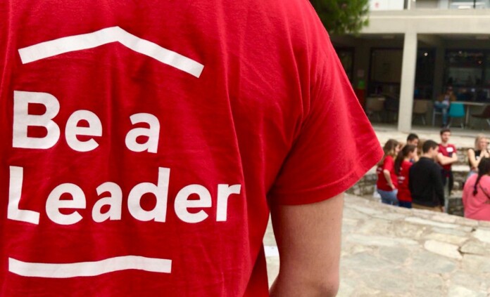 DEREE T-SHIRT BE A LEADER