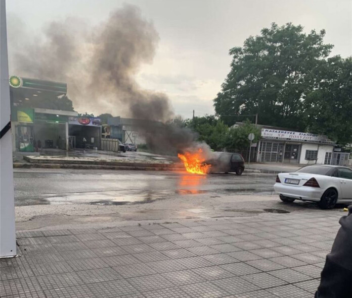 ΑΥΤΟΚΙΝΗΤΟ-ΤΡΙΚΑΛΑ-ΦΛΟΓΕΣ