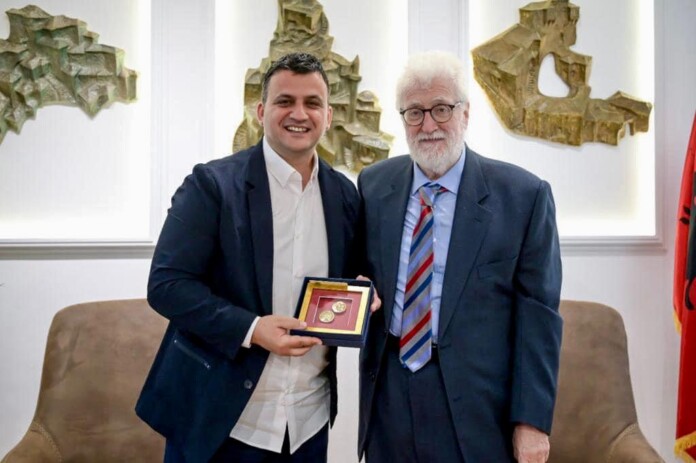 ΕΛΙΣΑΦ ΑΡΓΥΡΟΚΑΣΤΡΟ1