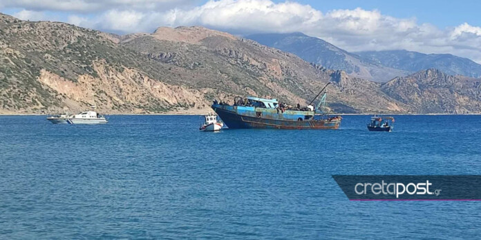 ΑΛΙΕΥΤΙΚΟ ΣΚΑΦΟΣ ΜΕΤΑΝΑΣΤΕΣ ΧΑΝΙΑ
