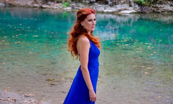 ΝΑΔΙΝΑ ΤΖΙΑΤΖΙΟΥ