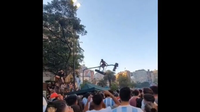 ΑΝΔΡΑΣ ΦΑΝΑΡΙ ΜΠΟΥΕΝΟΣ ΑΫΡΕΣ