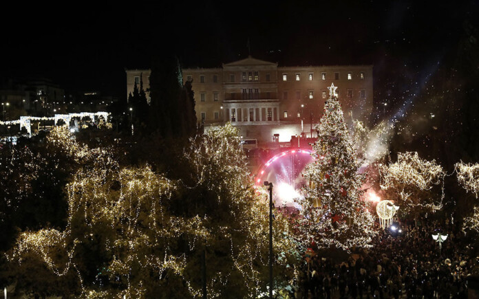 ΠΛΑΤΕΙΑ ΣΥΝΤΑΓΜΑΤΟΣ ΔΕΝΤΡΟ