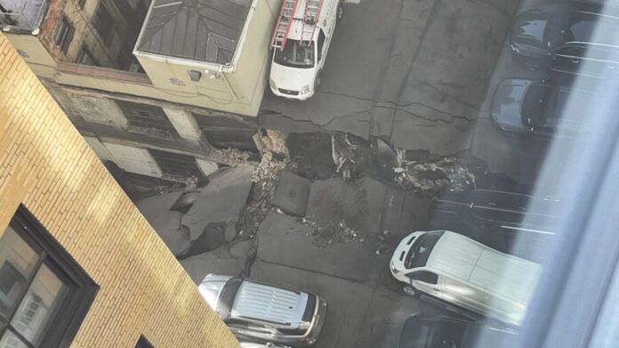 ΜΑΝΧΑΤΑΝ ΚΑΤΑΡΡΕΥΣΗ ΠΑΡΚΙΝΓΚ