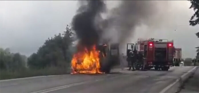 ΡΕΘΥΜΝΟ ΟΧΗΜΑ ΦΩΤΙΑ