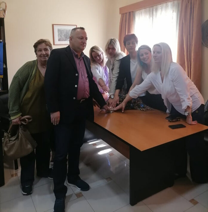 ΕΡΓΑΖΟΜΕΝΟΙ ΒΟΗΘΕΙΑ ΣΤΟ ΣΠΙΤΙ