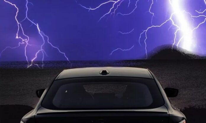 ΑΥΤΟΚΙΝΗΤΟ ΚΕΡΑΥΝΟΣ