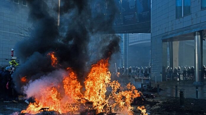 ΑΓΡΟΤΕΣ ΒΕΛΓΙΟ ΦΩΤΙΕΣ