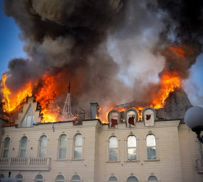 Ουκρανία: Στις φλόγες το εμβληματικό «κάστρο του Χάρι Πότερ» - EPIRUS Online