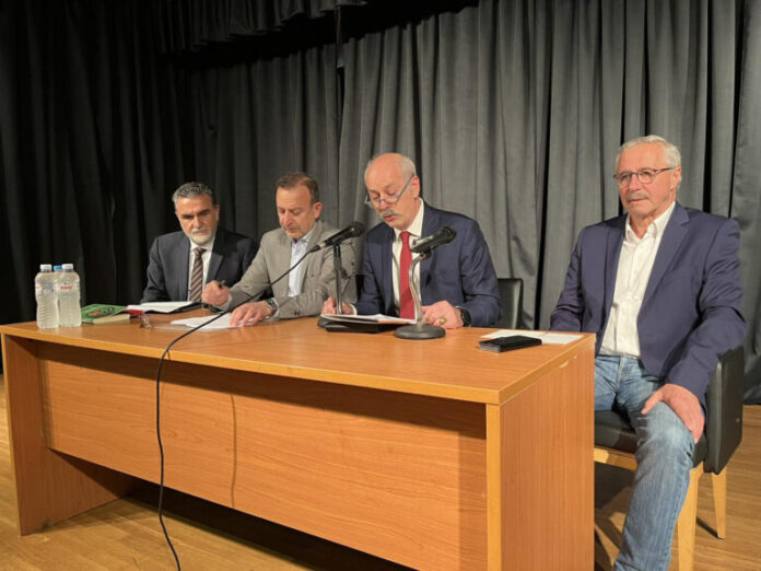 ΜΑΝΙΑΤΗΣ-768x576