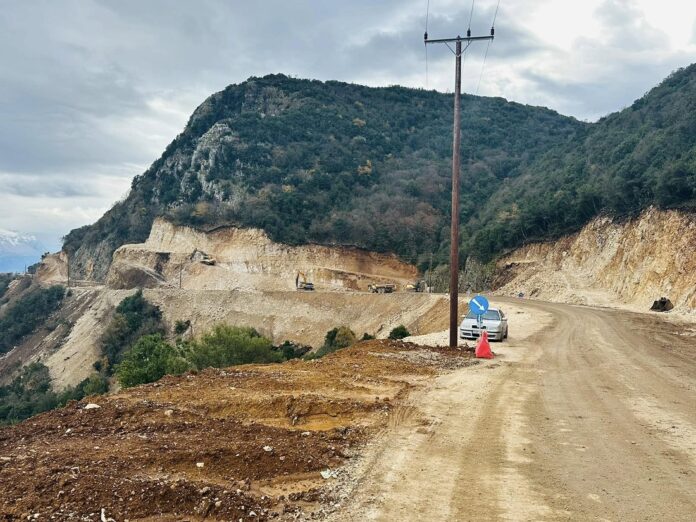 ΠΗΓΑΔΙΑ ΜΟΝΟΛΙΘΙ ΕΡΓΑΣΙΕΣ