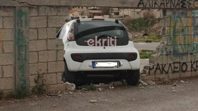 ΑΥΤΟΚΙΝΗΤΟ ΤΟΙΧΟΣ