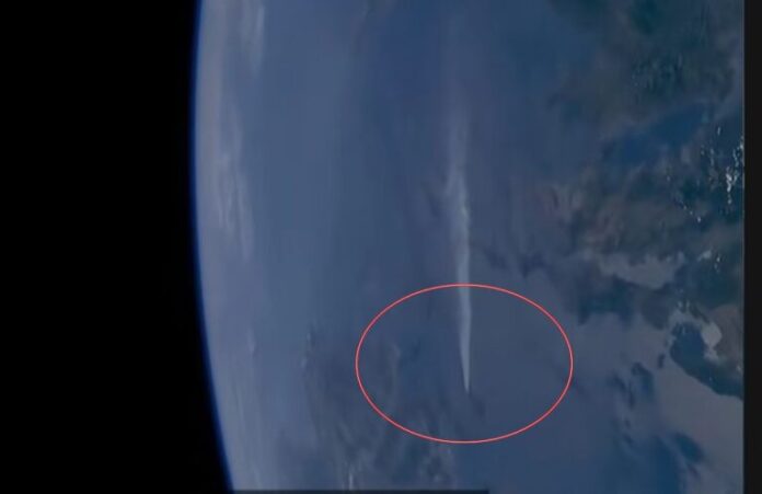 ΚΑΠΝΟΣ ΔΙΑΣΤΗΜΑ