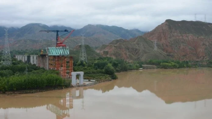 ΚΙΝΑ ΓΕΦΥΡΑ ΚΑΤΑΡΡΕΥΣΗ