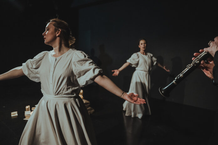 ΧΕΡΙΑ ΠΟΥ ΔΕΝ...